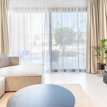 Oasis Park Apartment *
